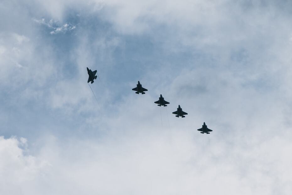 Según informes del gobierno de Estados Unidos, al menos 10 de los jets de combate F-35 fueron enviados a Puerto Rico y el Caribe para la misión encabezada por el Comando Sur de Estados Unidos.