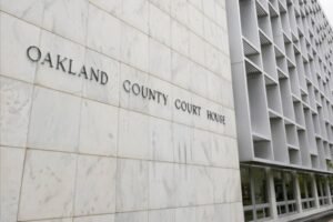 madre abandona hijos Michigan