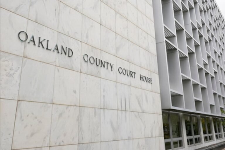 madre abandona hijos Michigan