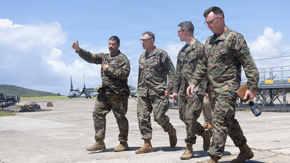 El general del Cuerpo de Marines Francis Donovan, comandante del Comando Sur de los Estados Unidos, visitó el 24 de mayo la antigua Estación Naval Roosevelt Roads, en Ceiba.