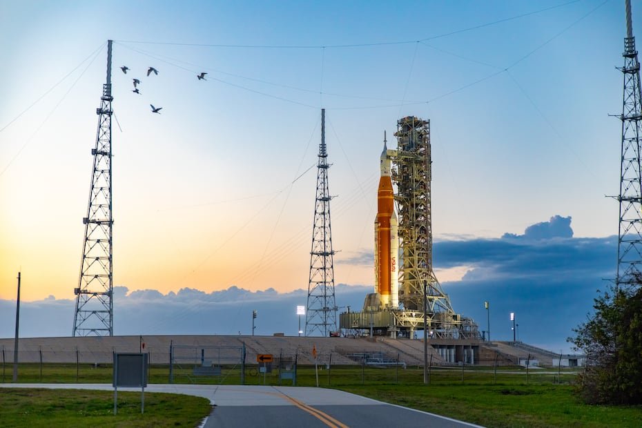 A un día (1 de abril de 2026) del lanzamiento programado de la misión Artemis II, la Administración Nacional de Aeronáutica y el Espacio (NASA) finiquitó la planificación de su primera misión tripulada a la Luna desde 1972.