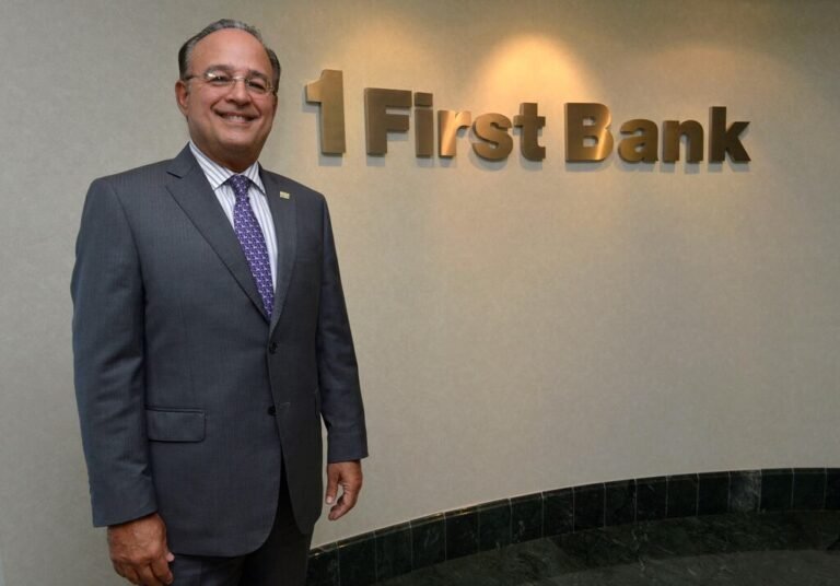 FirstBank ganancias récord