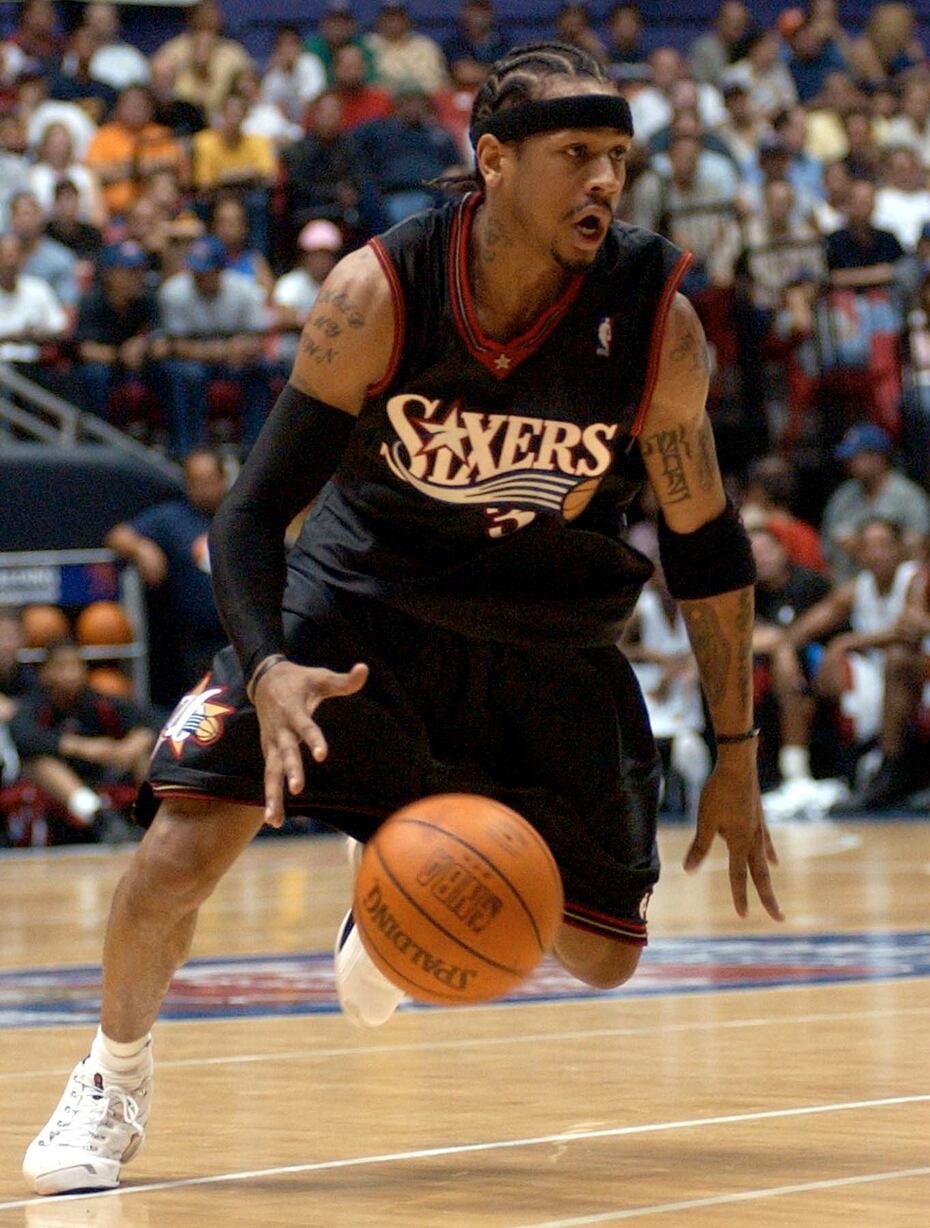 Allen Iverson en acción en el Coliseo Roberto Clemente, en 2003.