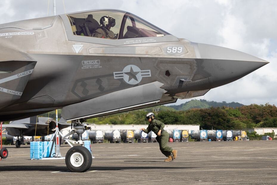 Los jets y otras aeronaves han estado utilizando la pista del aeropuerto regional "José Aponte de la Torre Airport", en la antigua base Roosevelt Roads en Ceiba.