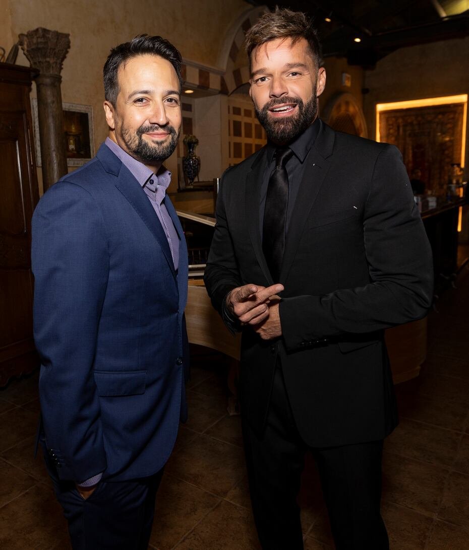 Lin-Manuel Miranda fue quien le entregó el Premio Nacional Ceiba a Ricky Martin durante la 10ª Gala Raíces.