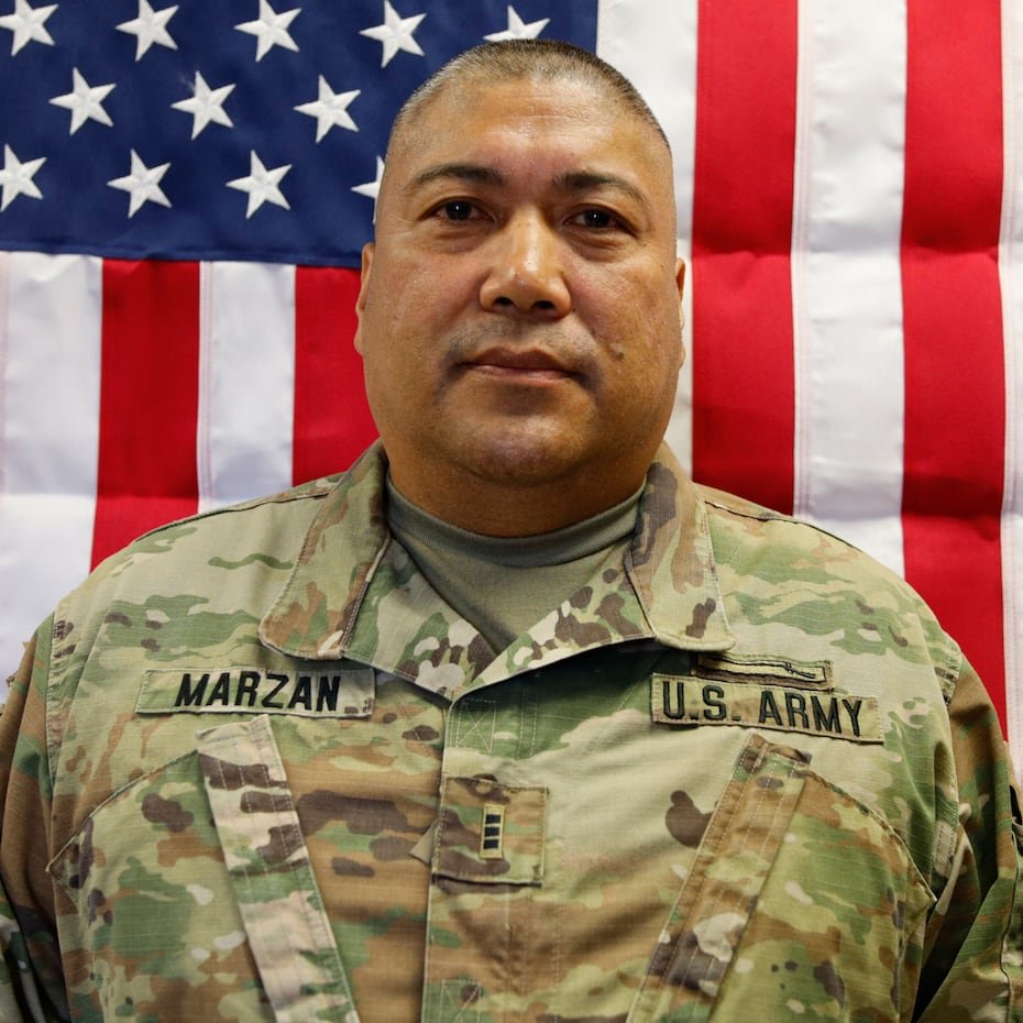 El suboficial jefe de tercera clase de la Reserva del Ejército de Estados Unidos, Robert Marzan, de 54 años y residente de Spotsylvania, Virginia, asignado al 103.º Comando de Sostenimiento, murió junto a otros cinco soldados el 1 de marzo de 2026 en Kuwait, en el Puerto de Shuaiba, durante un ataque con un sistema de aeronave no tripulada (dron).