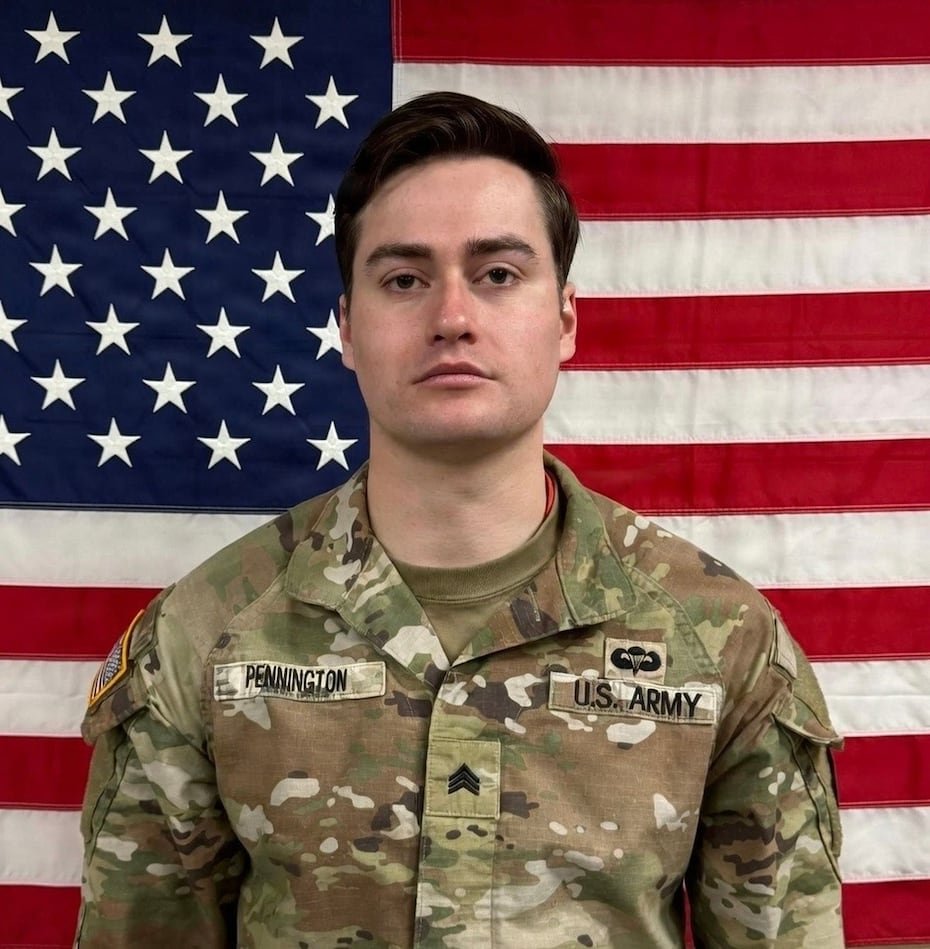 El sargento Benjamin N. Pennington, de 26 años, murió el 8 de marzo de 2026 a causa de las heridas que sufrió durante los ataques iniciales de Irán en Oriente Medio. Resultó gravemente herido en el ataque contra tropas estadounidenses ocurrido el 1 de marzo en la Base Aérea Prince Sultan, en Arabia Saudita. Pennington estaba asignado a la Primera Brigada Espacial, con base en Fort Carson, Colorado.