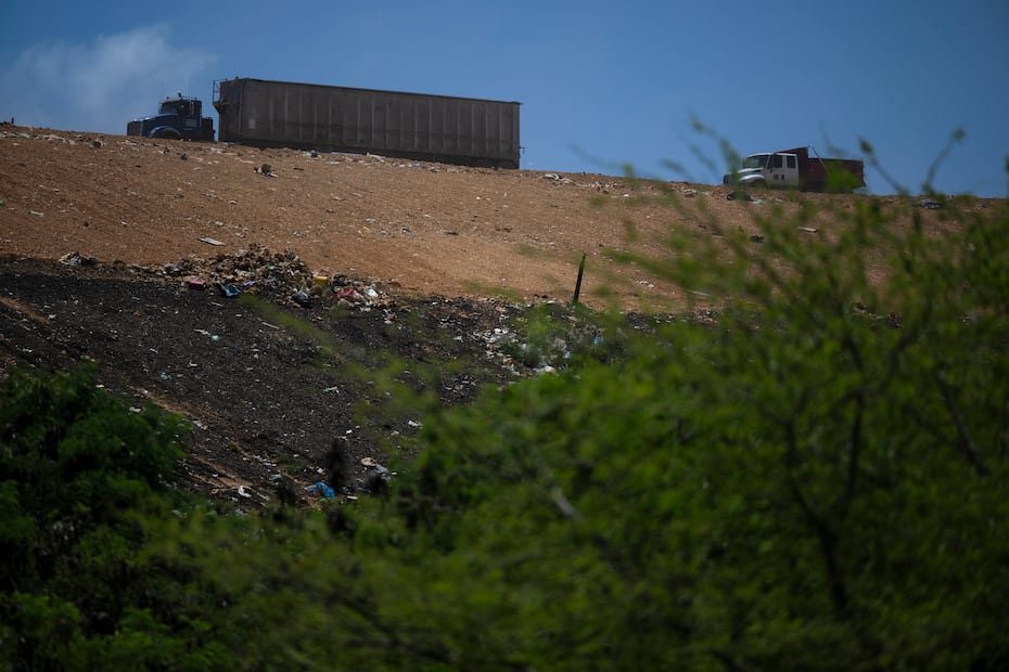 El vertedero de Arecibo opera desde 1973 y alcanzan décadas las denuncias en torno a la operación inadecuada y el impacto ambiental y en la salud de las comunidades. FOTO POR: Carlos Rivera Giusti/GFR Media