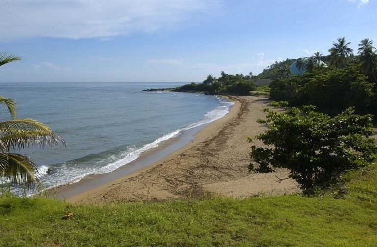 piscina ilegal en Rincón