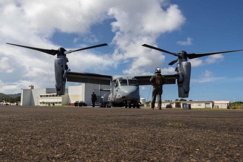 El despliegue militar también ha contado desde el principio con el uso de las aeronaves MV-22B Osprey.