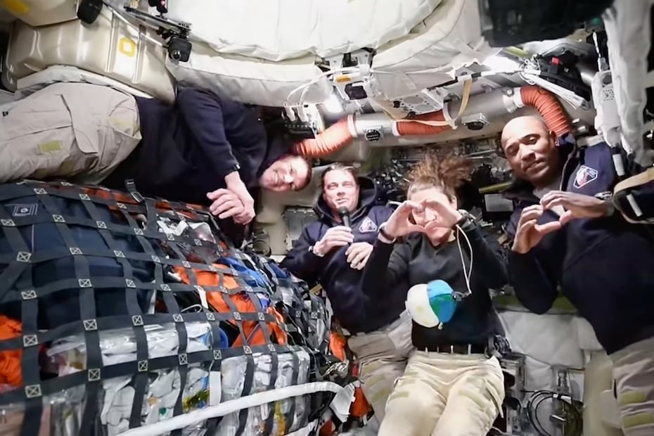 La tripulación está compuesta por los astronautas de la NASA Reid Wiseman, Victor Glover y Christina Koch, junto a Jeremy Hansen, de la Agencia Espacial Canadiense (CSA), quienes viajarán a bordo de la nave Orion.