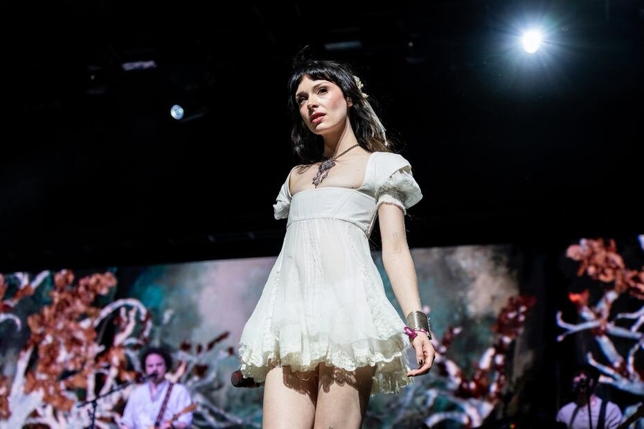 Holly Humberstone durante el primer fin de semana del Festival de Coachella 2026.