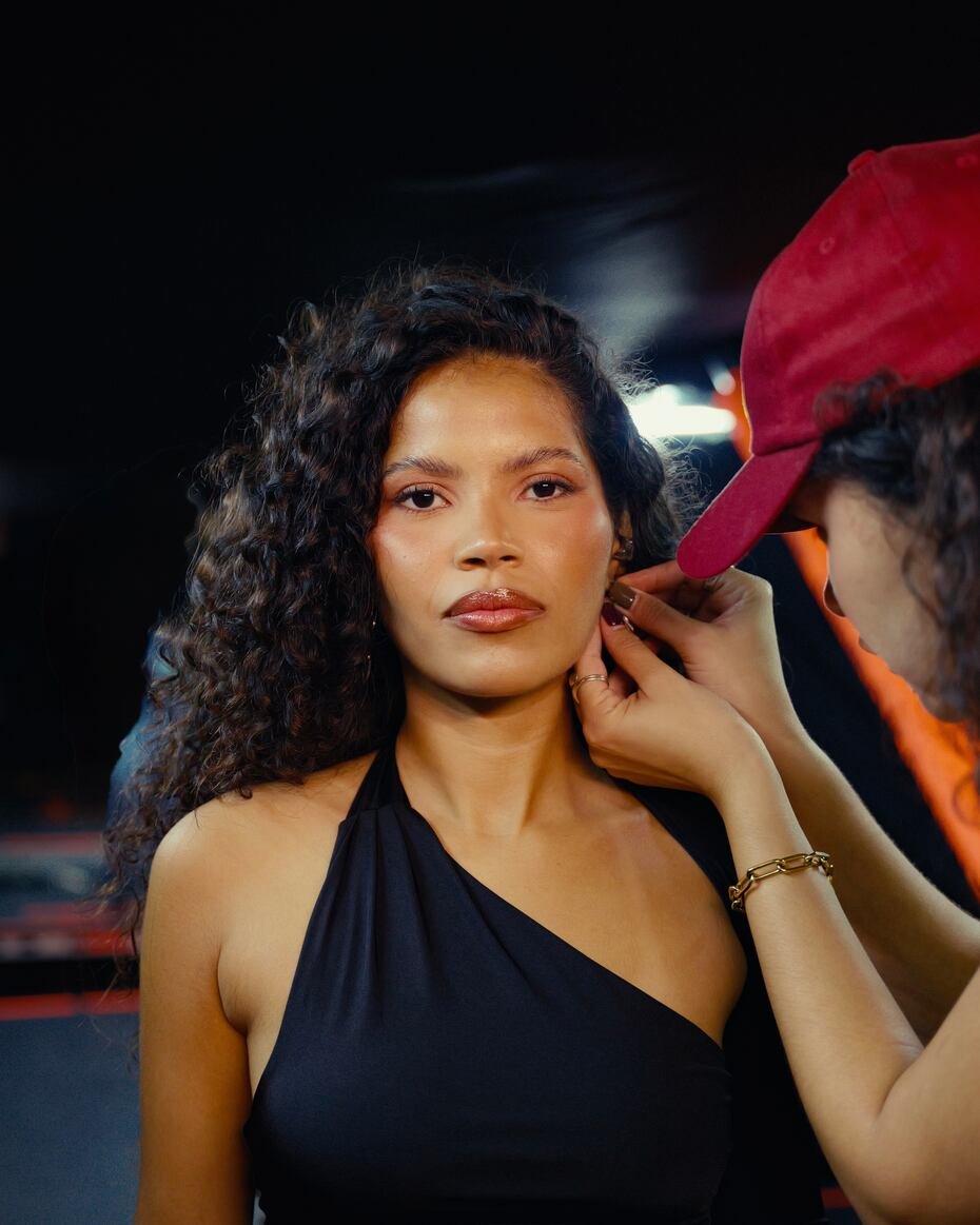 Kathia Sánchez Ruiz, la estilista de Chuwi, junto a Lorén Aldarondo.