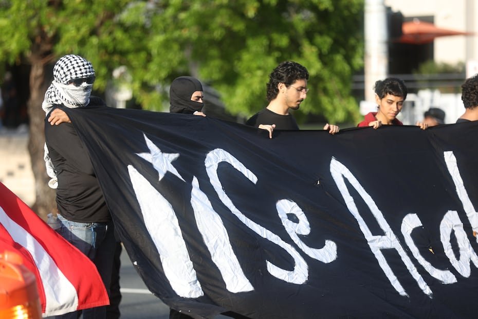 De acuerdo al colectivo, desde que está la Junta de Supervisión Fiscal, Asimismo, "la emigración ha aumentado, no hay buenos trabajos, las escuelas se están cayendo".