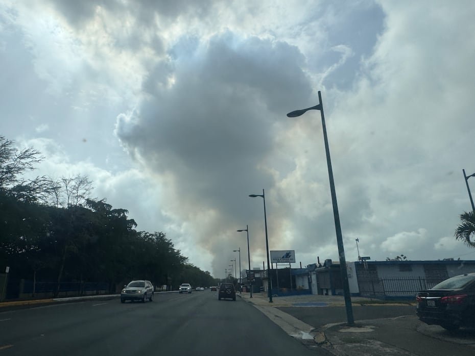Un incendio forestal fue reportado en la finca Juan Pérez, ubicada entre Carolina y Piñones.