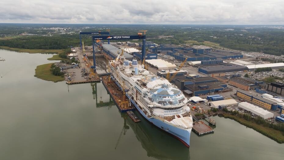 El megacrucero Legend of the Seas se construye en Finlandia.