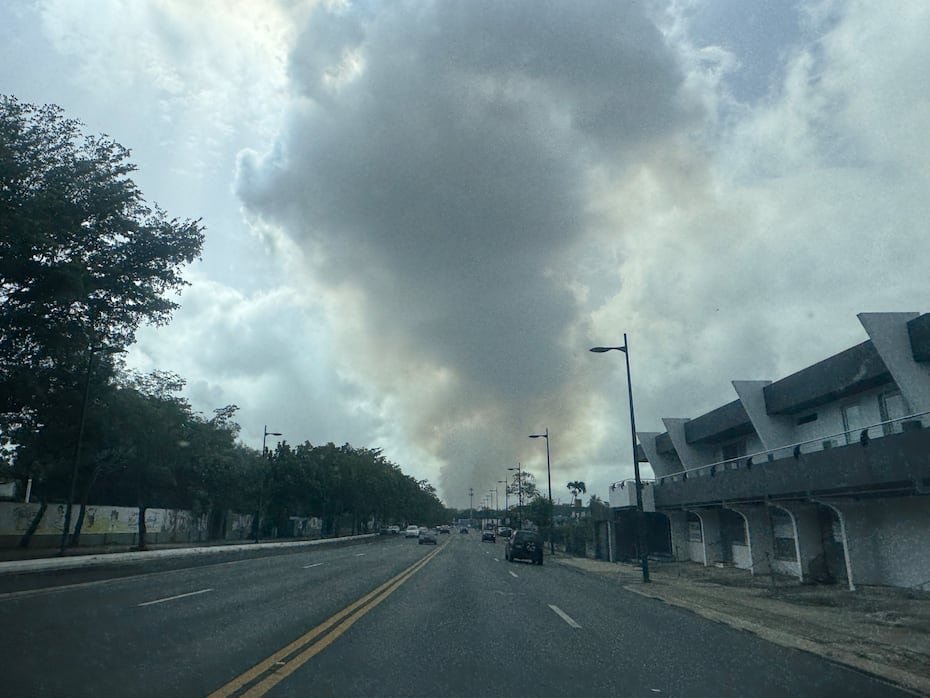 Residentes en la zona metropolitana han reportado la presencia de humo y cenizas.
