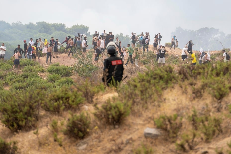 España ha desplegado a su ejército para restablecer el control de la frontera.