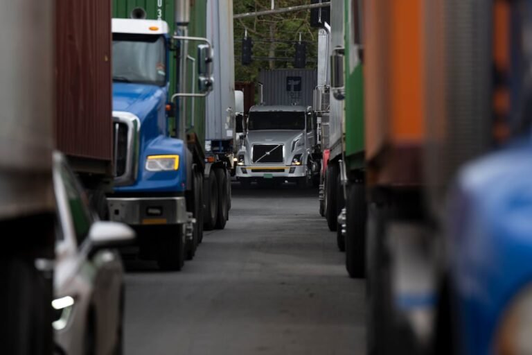 demandas contra Charlie Towing