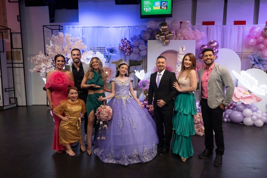 Karla Michelle Sánchez,Jennifer Fungenzi, Carlos José Torres, Natalia Rivera, Ackerly Cedeño, Melwin Cedeño, Jailene Cintrón y Nelson Del Valle, copresentadores de "Pégate al mediodía".