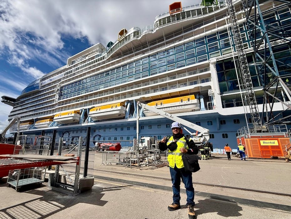 “Esto es una gran oportunidad y un honor. Ser elegido entre más de 200 propuestas por Royal Caribbean para llevar mi arte a una de sus embarcaciones más importantes representa muchísimo para mí. Es un orgullo poder llevar el arte boricua a un crucero que recorrerá el mundo y saber que mi trabajo viajará con él sobre el mar”, expresó Rafique en declaraciones escritas.