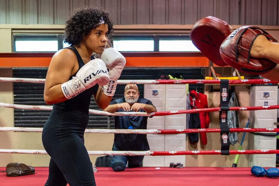 Belisa López durante un entrenamiento en el Gimnasio Cheo Aponte en Caguas.
