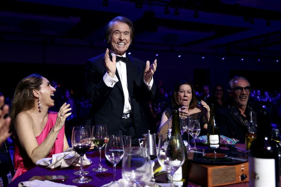 Raphael fue homenajeado con emotivas interpretaciones de algunas de las canciones más reconocidas del cantante.