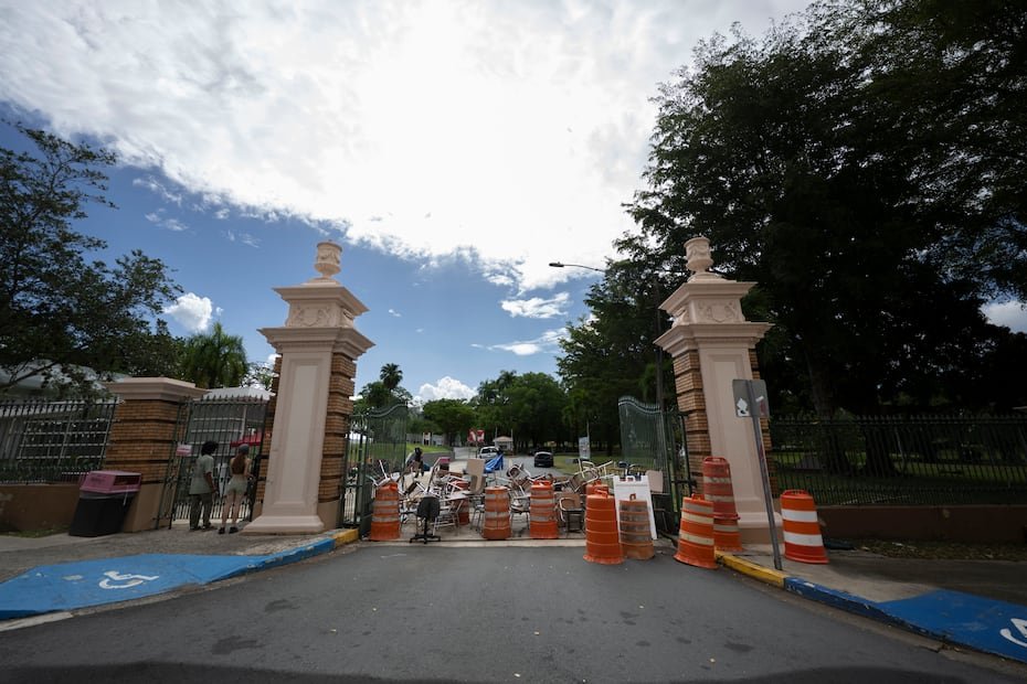 Temprano en la mañana del martes, los accesos continuaban bloqueados.