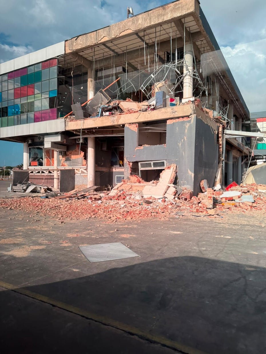 Esta imagen suministrada por el doctor Mellado muestra los daños que sufrió una estructura.