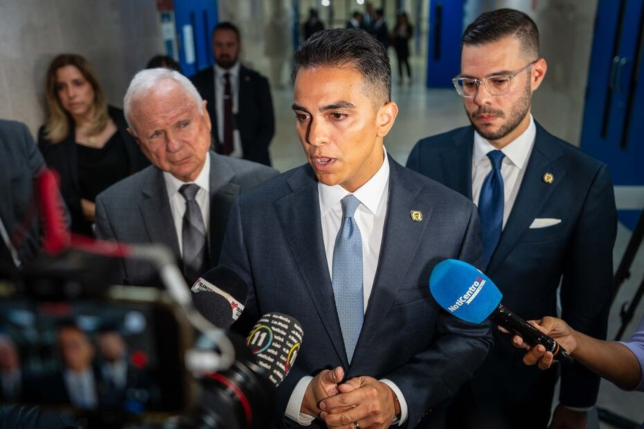 La controversia se remonta a una petición de información de Rivera Schatz, aprobada de forma unánime el 12 de marzo, requiriendo a Hacienda confirmar si Sagardía radicó declaraciones informativas (W-2 y 480), así como detalles básicos como fechas, recipientes de pagos y si estas fueron enmendadas.