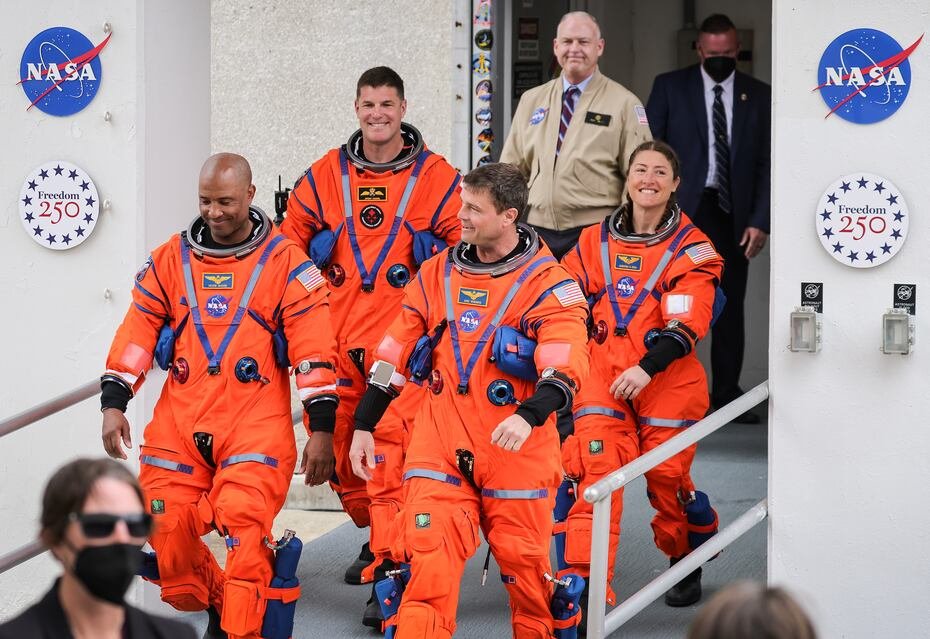 Los astronautas podrán observar la cara oculta de la Luna, una experiencia que solo se logró por primera vez en la misión Apolo 8 en 1968.