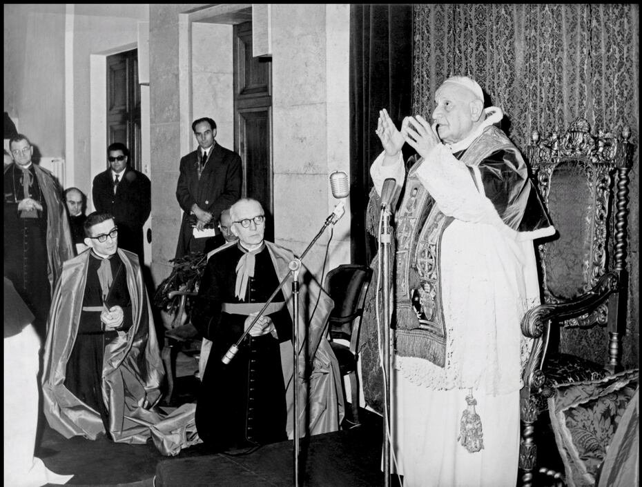 El papa Juan XXIII durante un discurso en la Universidad Pontificia de Santo Tomás de Aquino. Esta fue una de las últimas visitas del pontífice, quien fallecería en junio. (Foto por leemage / Bridgeman Images via AFP)