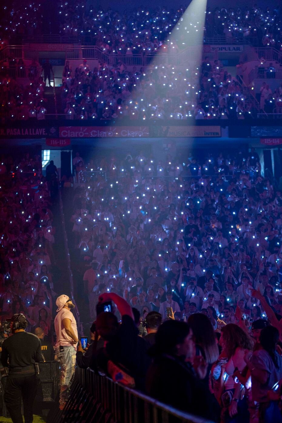 Este fue el inicio del noveno fin de semana de la residencia "No me quiero ir de aquí", de Bad Bunny, que se lleva a cabo actualmente en el Coliseo de Puerto Rico.