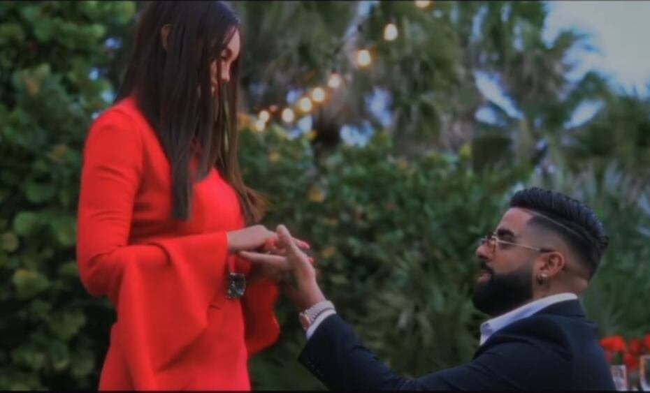 Zuleyka Rivera fue sorprendida en octubre de 2023 por su novio, el músico urbano DJ Luian, quien le vendó sus ojos hasta llevarla a un lugar en donde le pidió matrimonio. En julio pasado la pareja anunció su separación, pero volvieron a entablar su relación.