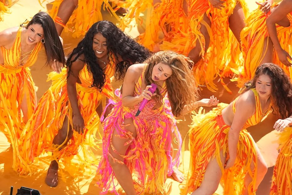 Shakira y Burna Boy interpretaron su himno “Dai Dai”, que se ha escuchado antes de los 104 saques iniciales de este torneo.