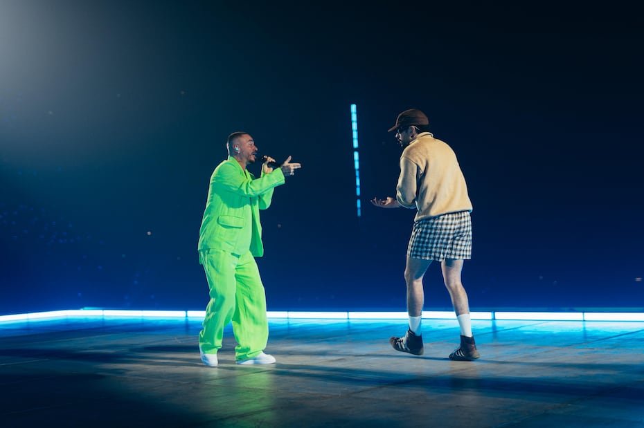Los artistas compartieron escenario en una de las sorpresas más celebradas del DeBÍ TiRAR MáS FOToS World Tour, desatando la euforia de los asistentes.