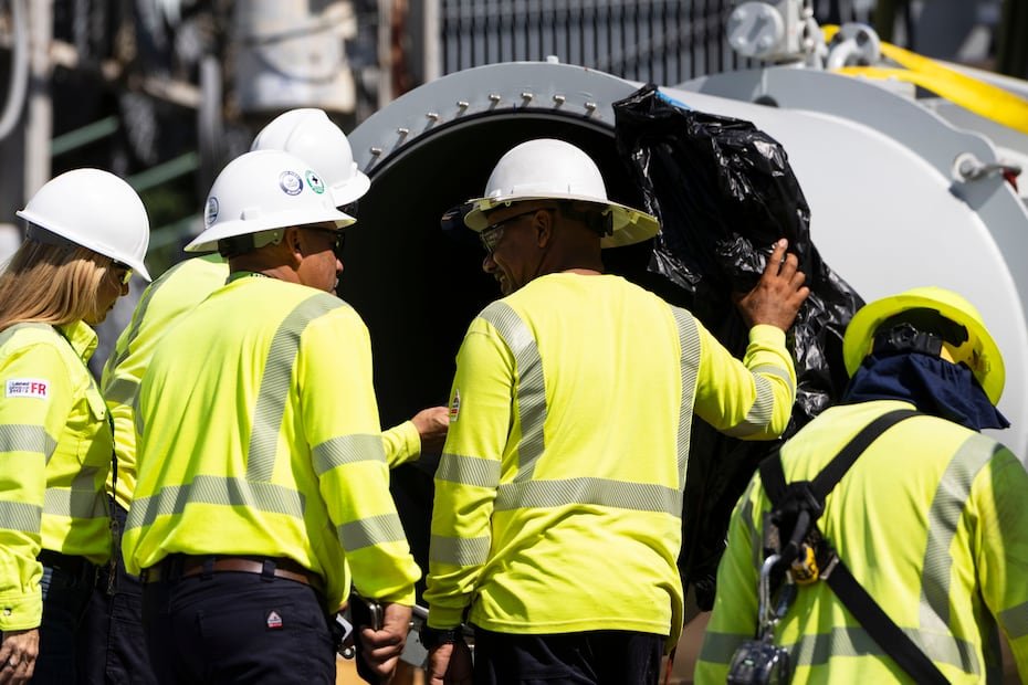 Puerto Rico, con su alta vegetación y abundante vida silvestre, enfrenta un reto constante: interrupciones de servicio que afectan a miles de clientes cuando animales entran en contacto con equipos energizados en subestaciones y líneas de transmisión.