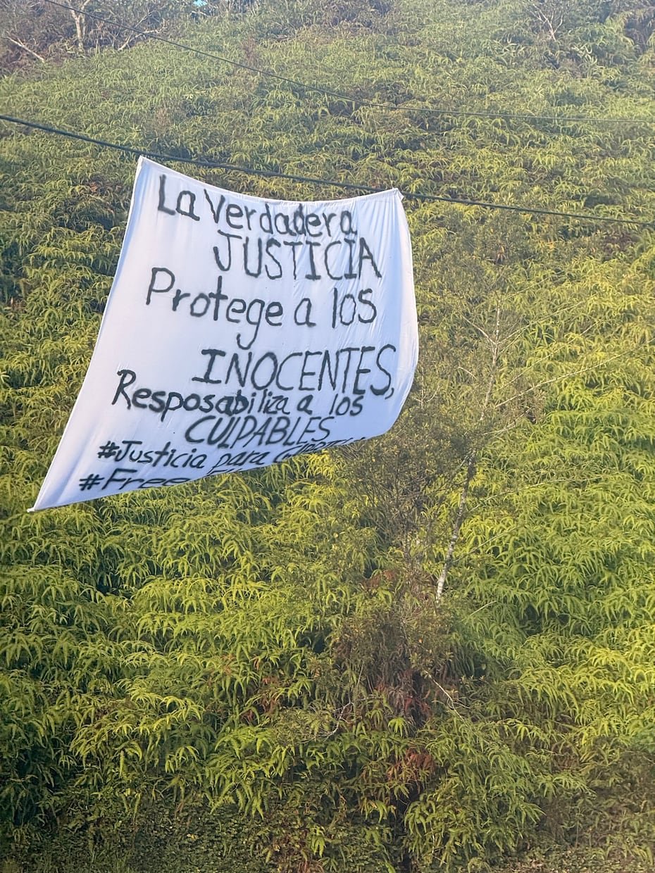 Posteriormente, el 3 de julio, la tela blanca fue desplegada nuevamente en momentos en que el juicio contra Elvia Cabrera Rivera, otra de las acusadas, entró en su día número 16.
