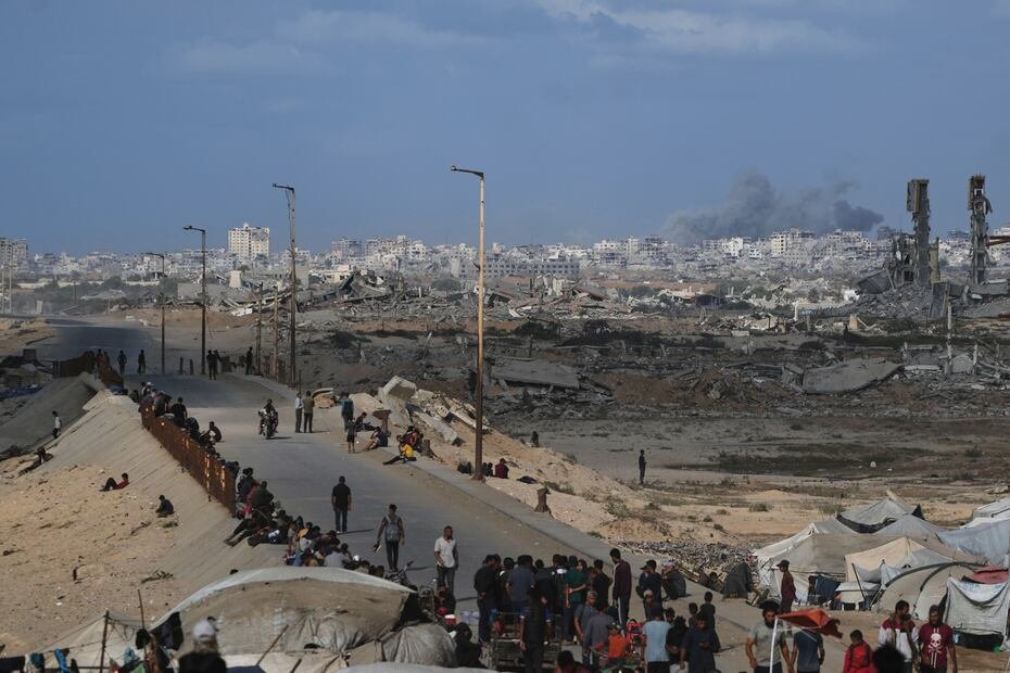 Las ruinas y escombros en las calles de la ciudad de Gaza ofrecían un panorama desolador a las miles de personas que, desde el exilio en el sur del enclave, regresaron en el fin de semana a sus hogares.