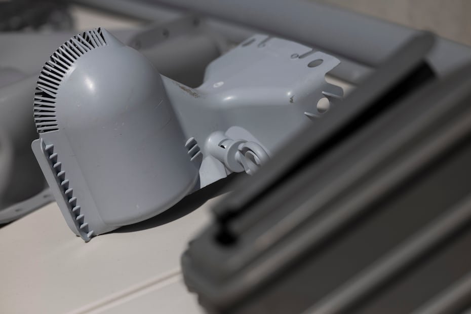 Entre ellos se encuentran cubiertas para transformadores, protectores de crucetas, cubiertas de “bushings” –aisladores de transformador–, protectores para interruptores o fusibles y tubos aislantes para barras conductoras. La mayoría son del material polímero dieléctrico.