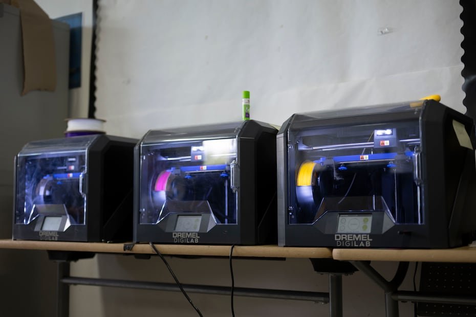Varios “makers” de objetos creados por impresoras 3D pidieron subsanar la necesidad de médicos en el país tras el fuerte doblete sísmico.