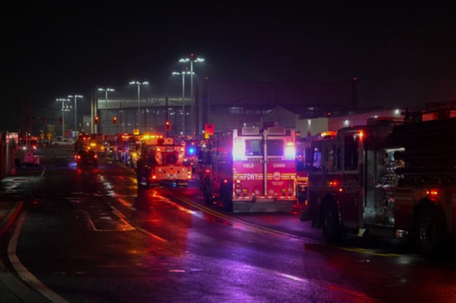Había 72 pasajeros y cuatro miembros de la tripulación a bordo del avión, un vuelo de Jazz Aviation que operaba en nombre de Air Canada, según un comunicado de la aerolínea.