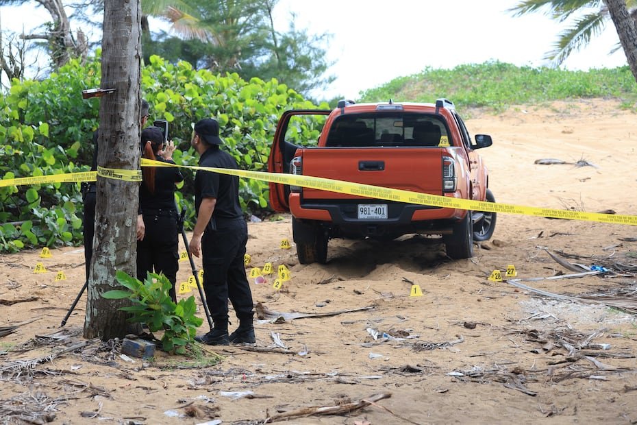 Dos mujeres fueron asesinadas dentro de un vehículo Toyota Tacoma en Loíza el martes, 25 de julio de 2023.