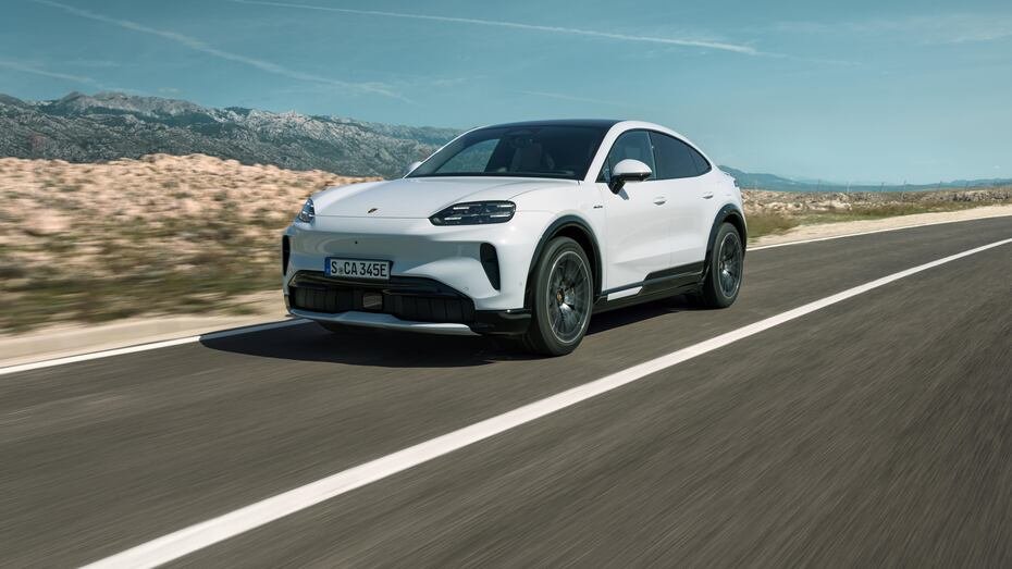 El Porsche Cayenne Coupé Electric representa la evolución deportiva de los vehículos deportivos utilitarios (SUV) eléctricos de Porsche, inspirado directamente en la silueta del legendario Porsche 911.
