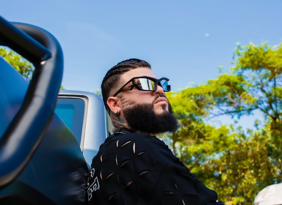 El cantante urbano Farruko en febrero de 2022 durante un concierto en Miami pidió perdón a Dios por el contenido de sus temas, en especial “Pepas”, la más exitosa de su carrera, lo que marcó una nueva etapa en su vida, aferrada al cristianismo.