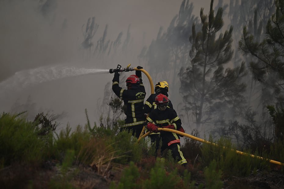 El incendio se convirtió en una tormenta de fuego el viernes.