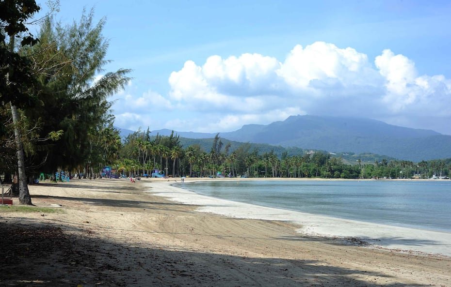 En cuarto lugar figuró el Balneario La Monserrate, en Luquillo, descrito como una playa familiar con aguas usualmente tranquilas, estacionamiento y oferta de comida y bebidas.