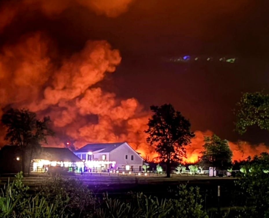Un número inusualmente grande de incendios forestales arde esta primavera boreal en el sureste de Estados Unidos, como se observa en esta imagen de Georgia.