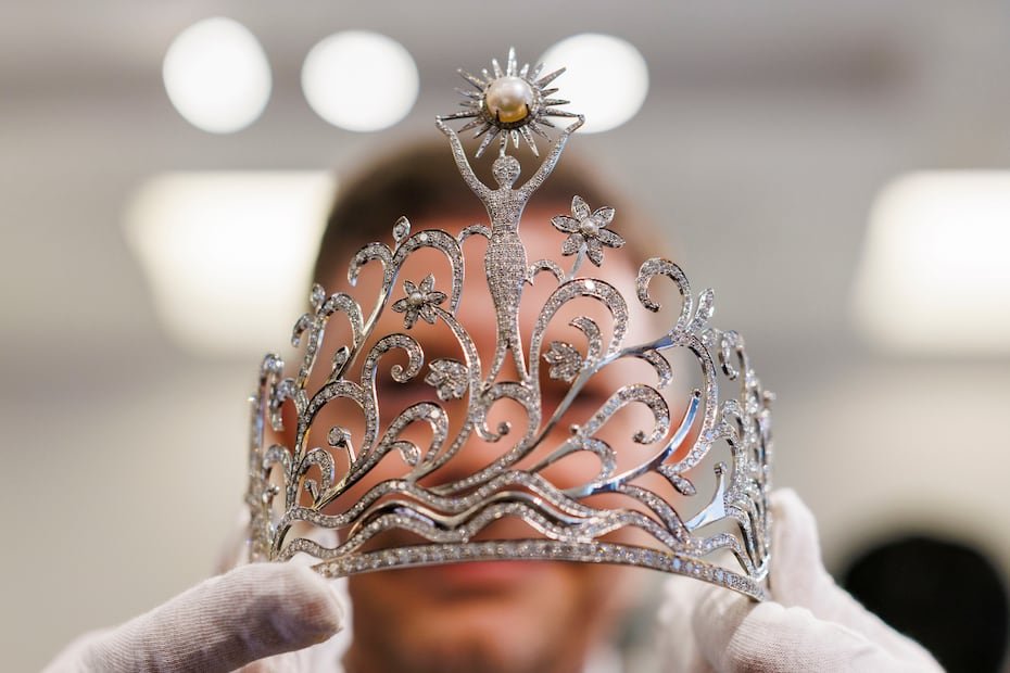 El 30 de abril de 2026 se reveló la nueva corona de Miss Universe Puerto Rico, bautizada como el nombre de "Legado".