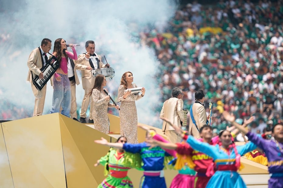 La cantante mexicana Belinda formó parte de la ceremonia de apertura de la Copa Mundial en Ciudad México.